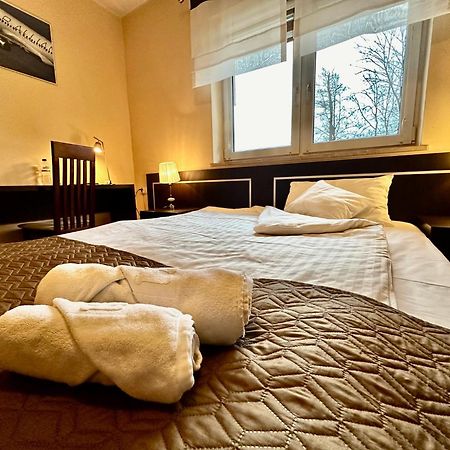 Hotel Pod Debami Ostrow Wielkopolski Luaran gambar