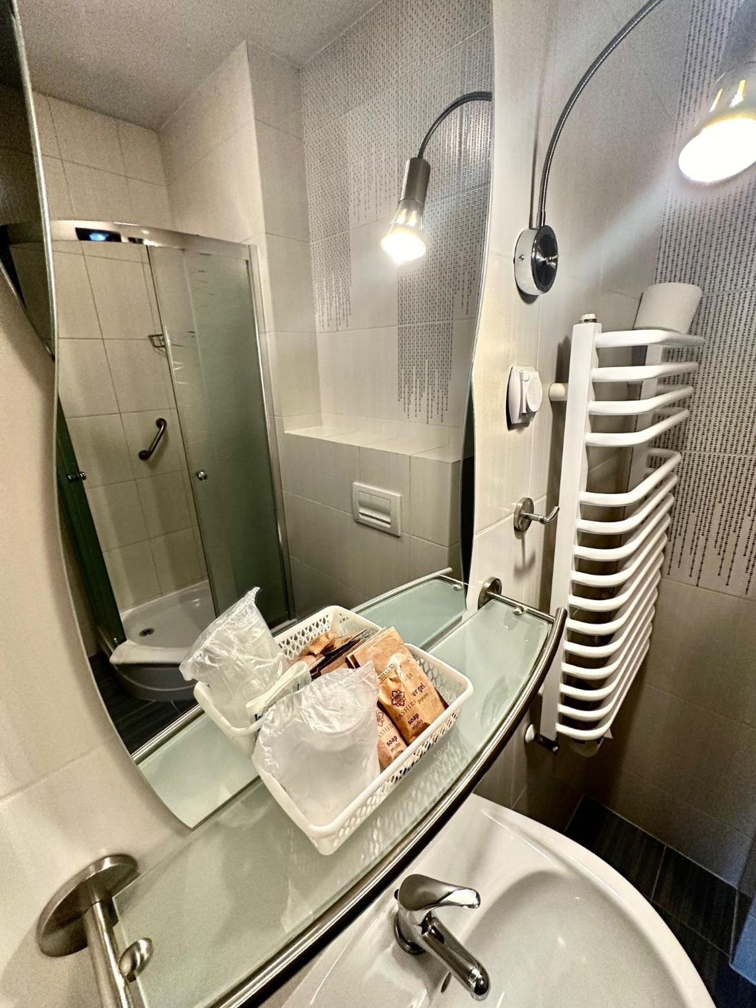 Hotel Pod Debami Ostrow Wielkopolski Luaran gambar