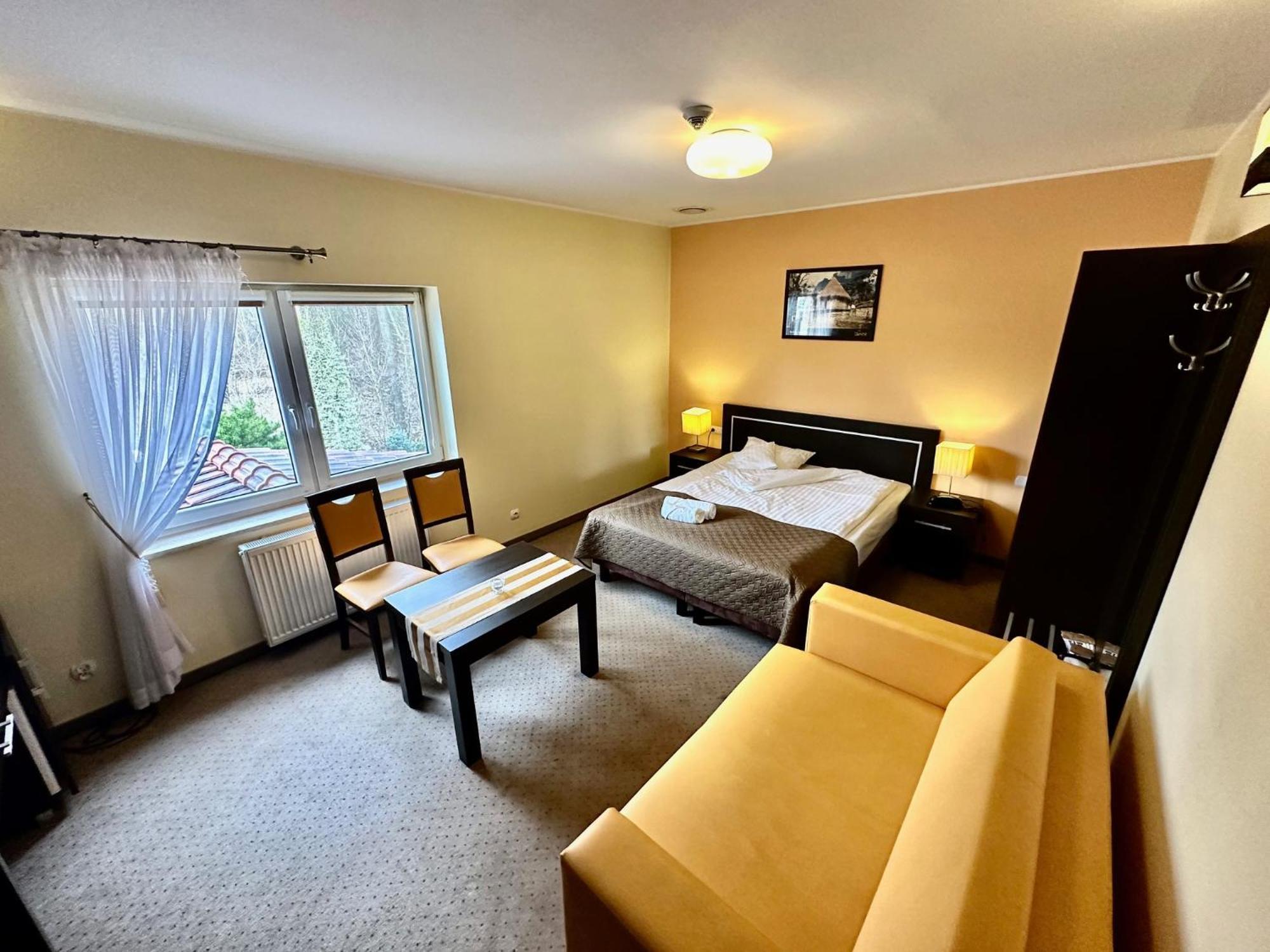 Hotel Pod Debami Ostrow Wielkopolski Luaran gambar