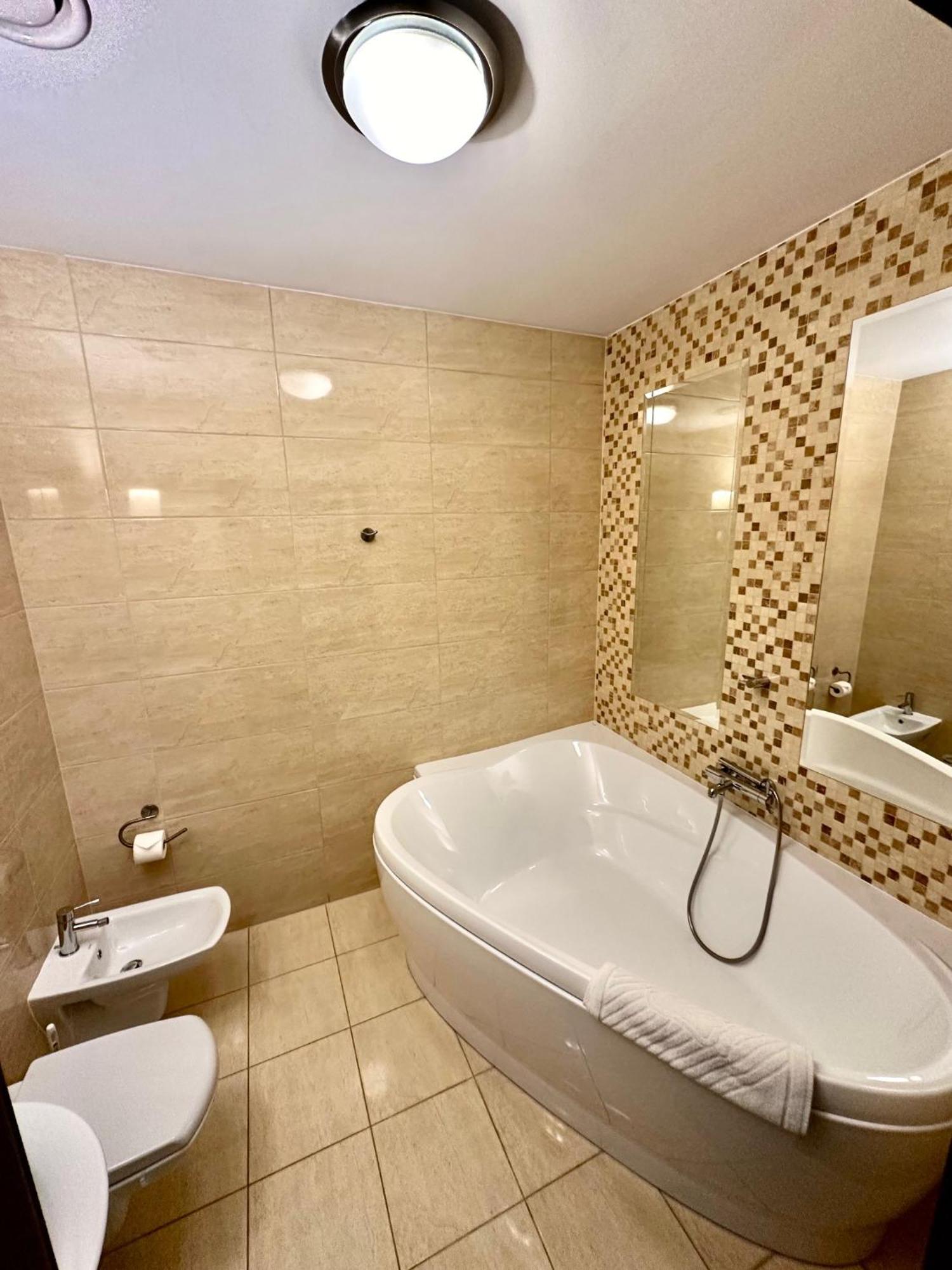 Hotel Pod Debami Ostrow Wielkopolski Luaran gambar