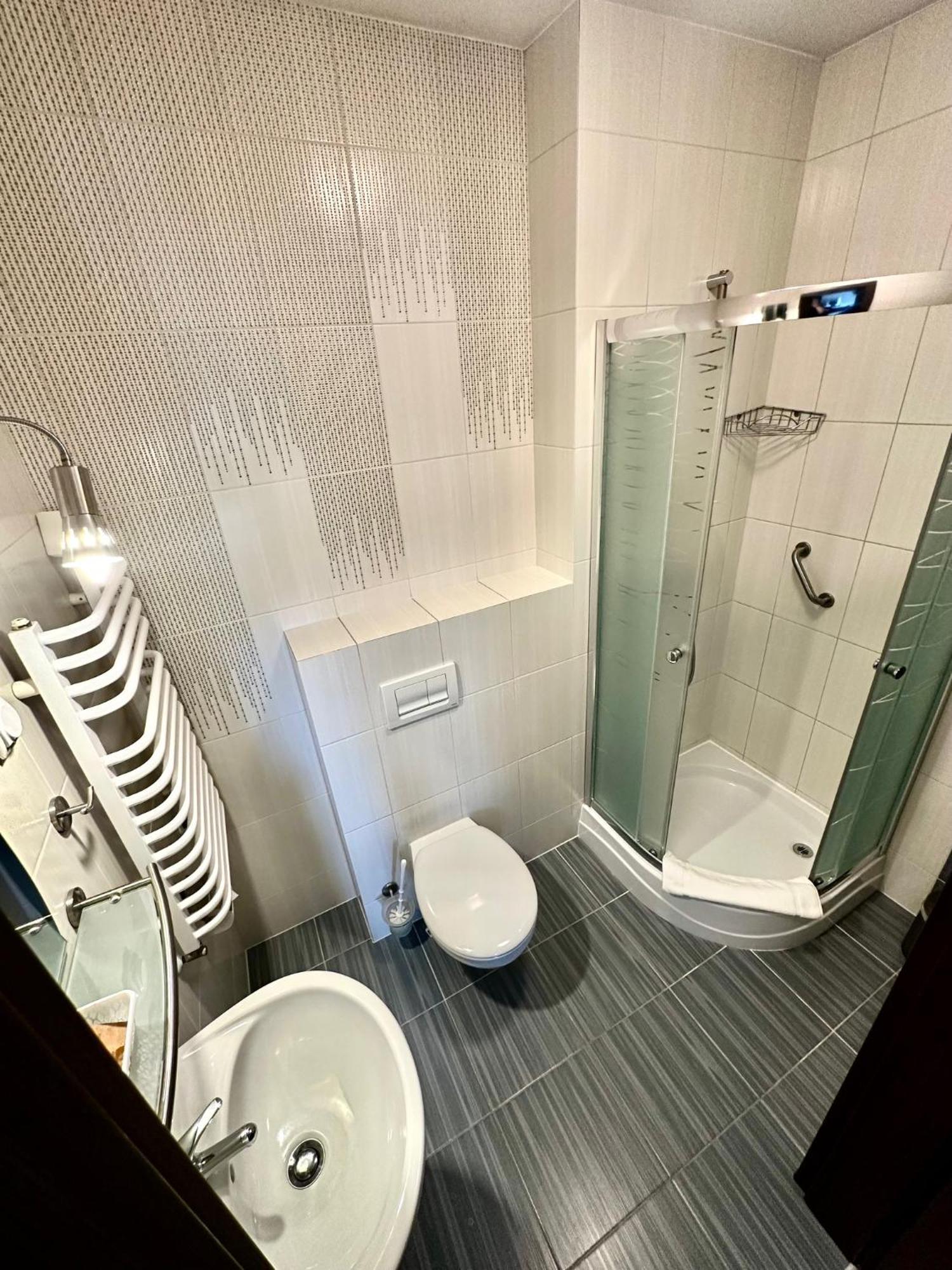 Hotel Pod Debami Ostrow Wielkopolski Luaran gambar
